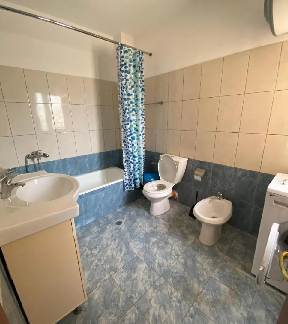 דירות סרנדה Xhelili Apartament